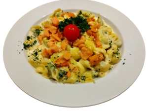 Tortelloni mit Lachs im Kaffee Zentrum in Wolfwil